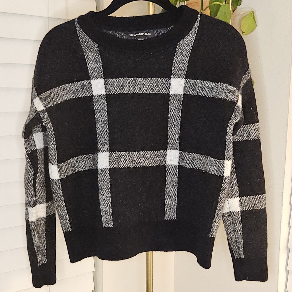 Banana Republic Black and White Plaid Sweater